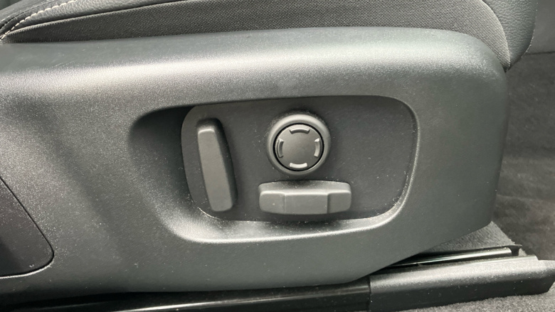 Land Rover Range Rover Velar 2.0 D200 R-Dynamic SE 5dr Auto Diesel Estate